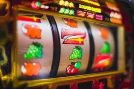 747 Casino platform overview showing mobile and desktop game access for Filipino players